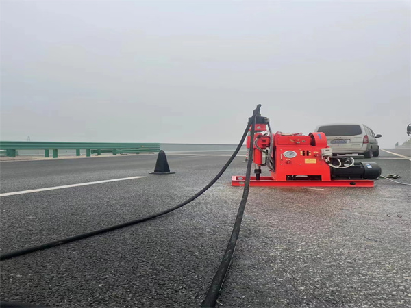 山根镇马路路基路面开裂下沉注浆加固灌浆